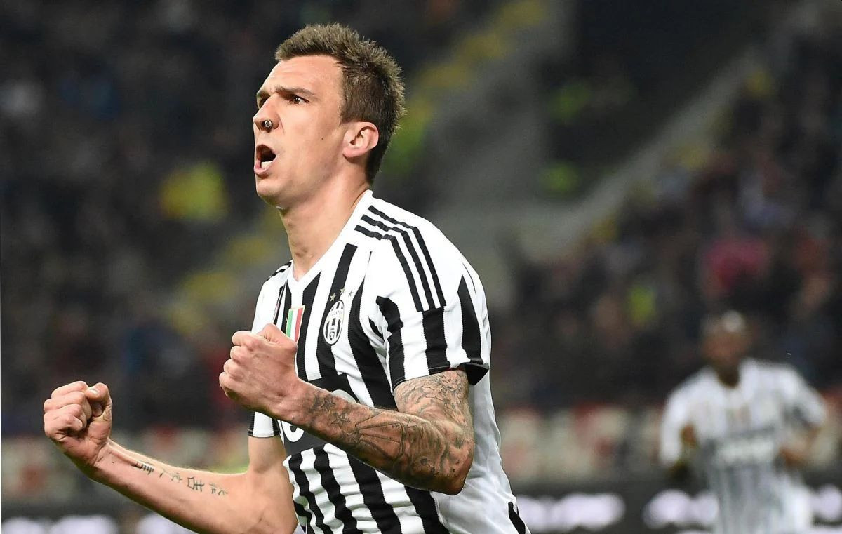 Mandžukić odbio pet ponuda kako bi potpisao za Milan Mandžukić odbio pet ponuda kako bi potpisao za Milan