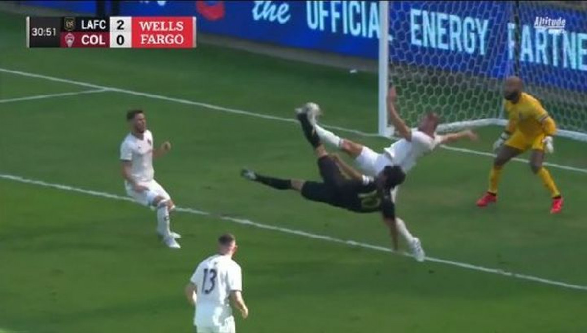 Spektakl Carlosa Vele: Srušio rekord, pa tri minute kasnije zabio gol škaricama
