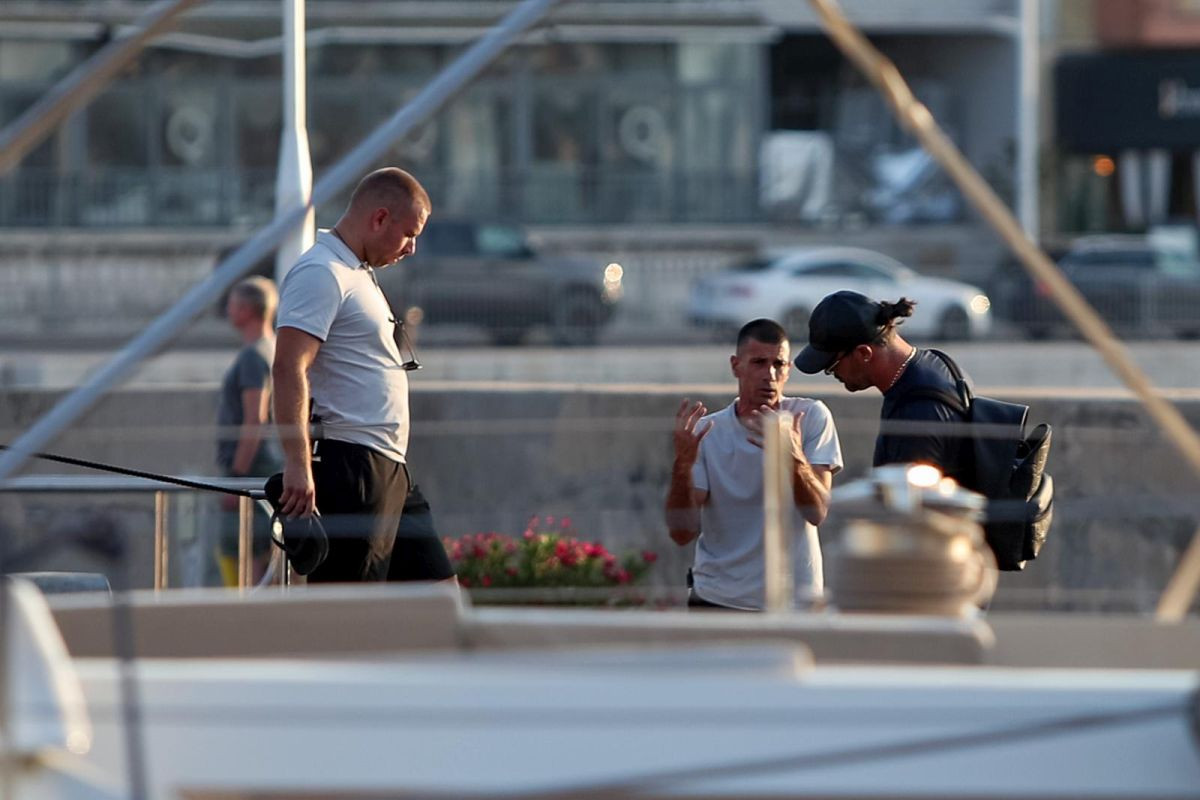 Nešto prije ponoći nastala je fotografija za pamćenje: Hrvat je završio nemoguće, transfer je gotov Nešto prije ponoći nastala je fotografija za pamćenje: Hrvat je završio nemoguće, transfer je gotov