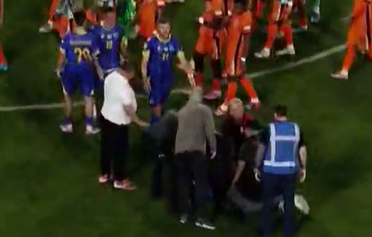 Drama nakon utakmice u Eindhovenu: Edin Džeko je još jednom pokazao ljudsku veličinu! Drama nakon utakmice u Eindhovenu: Edin Džeko je još jednom pokazao ljudsku veličinu!