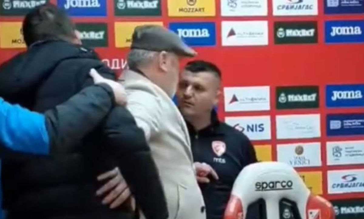 Navijači u Srbiji zgroženi ponašanjem Nenada Lalatovića: "Očigledno ima problema..."