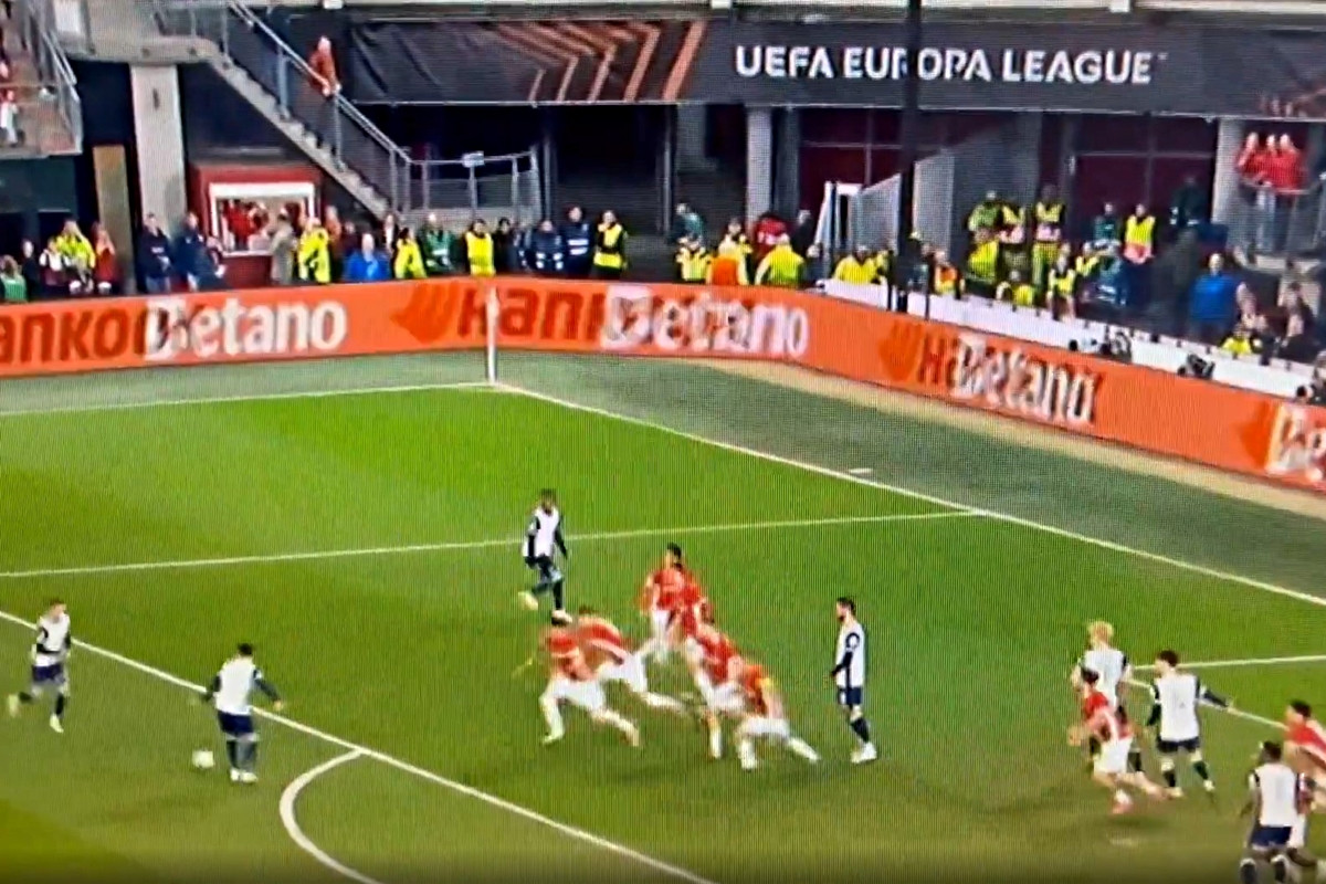 Ovo nema ni u amaterskom fudbalu: Bizarna "taktika" za slobodnjake Tottenham Hotspura Ovo nema ni u amaterskom fudbalu: Bizarna "taktika" za slobodnjake Tottenham Hotspura