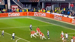 Ovo nema ni u amaterskom fudbalu: Bizarna "taktika" za slobodnjake Tottenham Hotspura