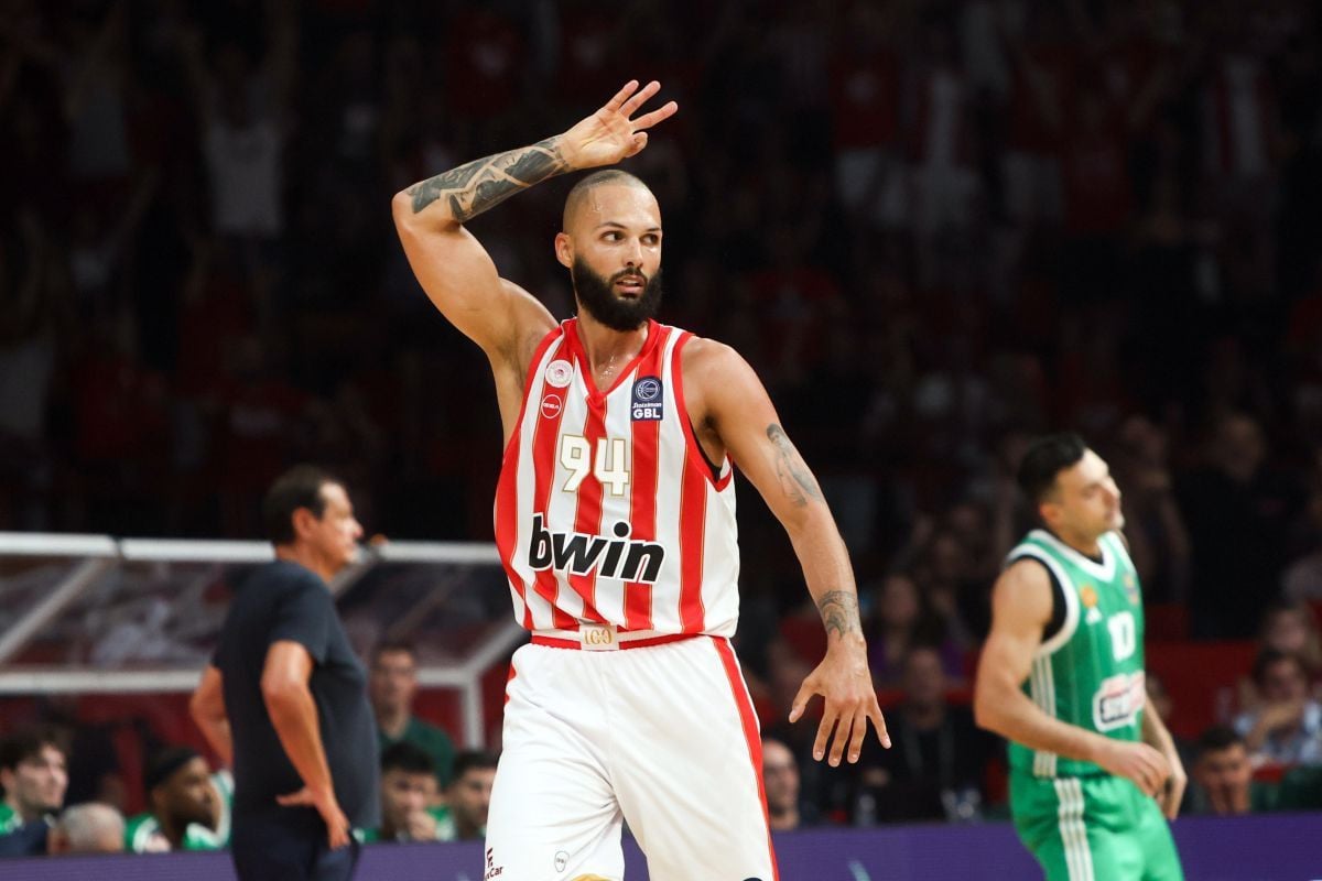 Milijarda dolara na evropskom parketu: Kako NBA bogataši sada love slavu u Euroligi? Milijarda dolara na evropskom parketu: Kako NBA bogataši sada love slavu u Euroligi?