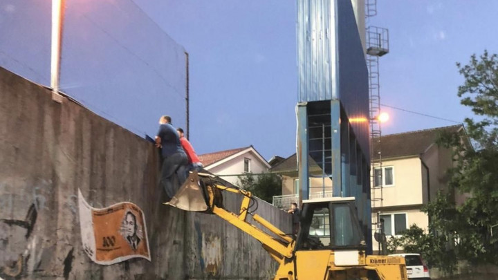Dvojica navijača Širokog Brijega pronašli inovativan način za gledanje utakmice
