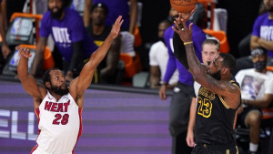 James i Davis srušili oslabljeni Miami, Lakersi sve bliže tituli