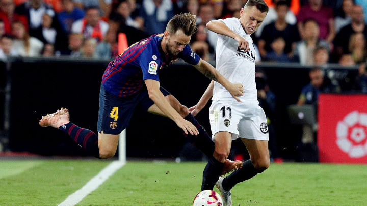 Valencia i Barcelona podijelili bodove na Mestalli, Sevilla lider