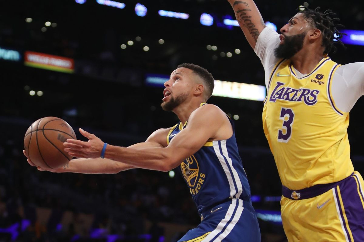 Počela nova sezona NBA lige: Šampioni odmah ponizili "dream-team", Curry "zaledio" Lakerse 