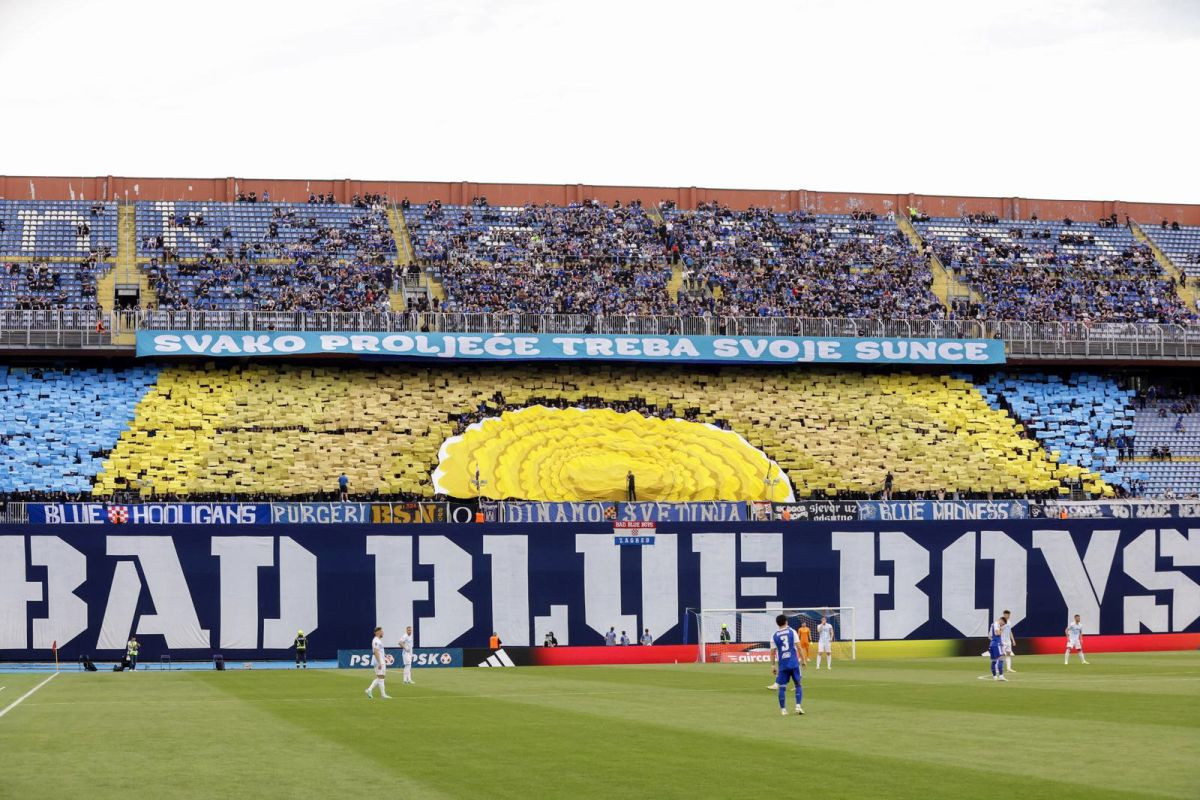 Bad Blue Boysi uz koreografiju pokazali novi transparent Bad Blue Boysi uz koreografiju pokazali novi transparent