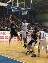 Igosi razdrmali Borik