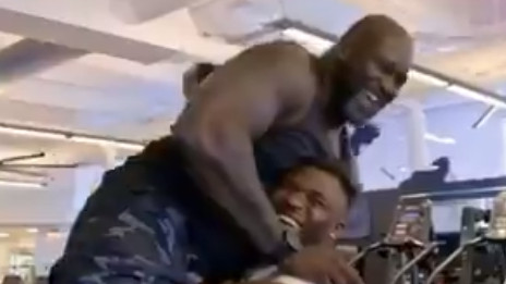 Ovaj čovjek je zvijer: Shaq u čudu jer ga je po prvi put neko uspio podići