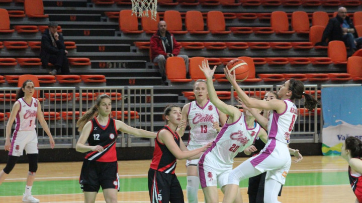 ŽKK Čelik ubjedljivom pobjedom nad KK Konjic došao na korak od plasmana u doigravanje