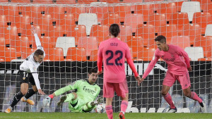 Potop Kraljeva na Mestalli: Hat-trick Solera golovima sa penala za ubjedljivu pobjedu Valencije