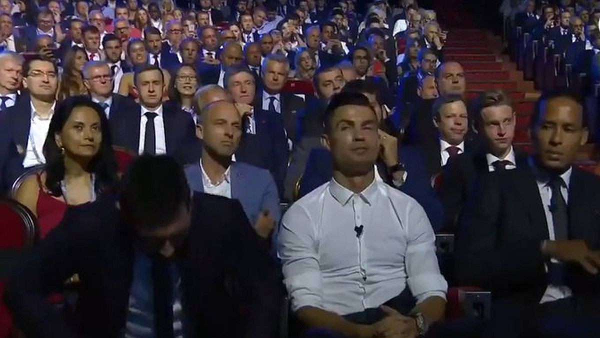 Pogledajte Ronaldov izraz lica kada je Messi proglašen najboljim napadačem