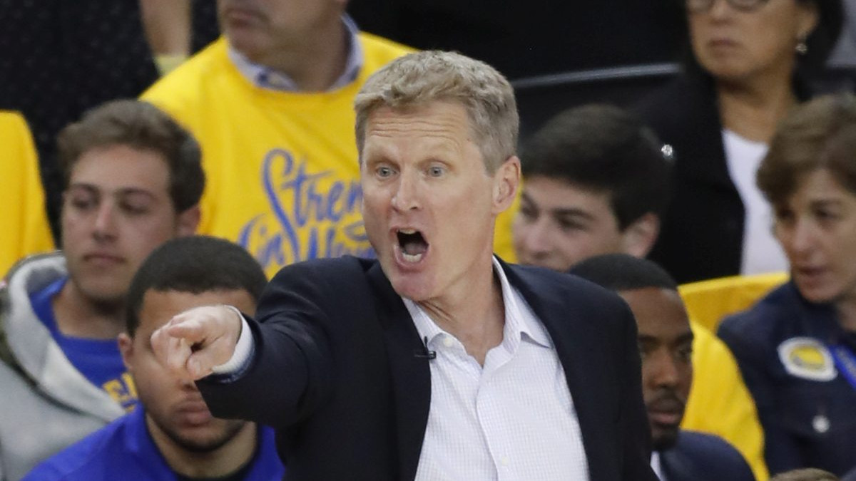 Trenutak ludila trenera Golden State Warriorsa: Kerr razbio ploču za crtanje akcija