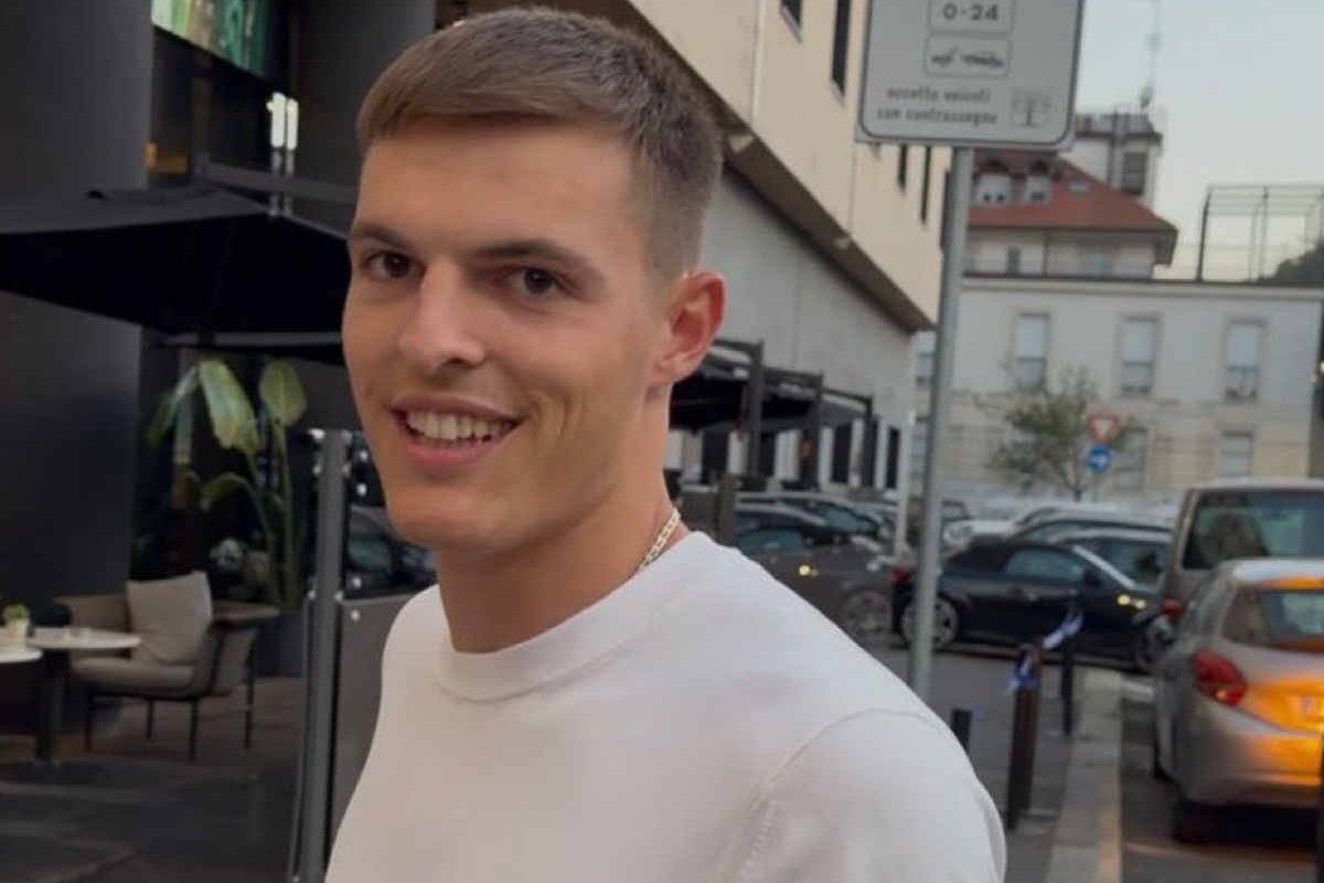 "Balkansko čudo" od večeras je član slavnog Milana, osmijeh ne skida sa lica