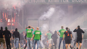 Komšije koje se ne podnose - Maskirani huligani se žestoko obračunali, policija ništa nije mogla