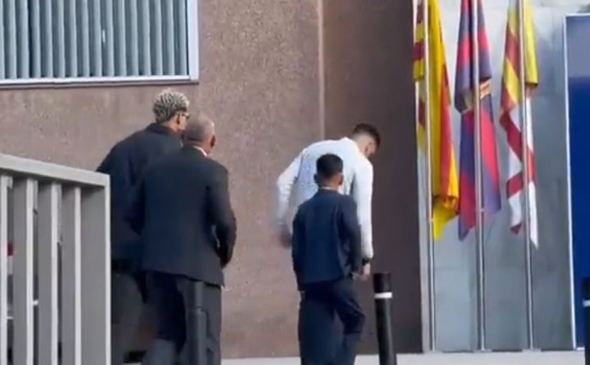 Araujo produžio ugovor s Barcelonom, a Laporta odmah nakon potpisa napravio neočekivano