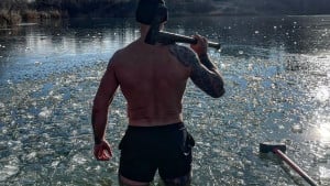 Najjači Srbin želi poharati UFC - Snimci iz ledene vode su spektakularni
