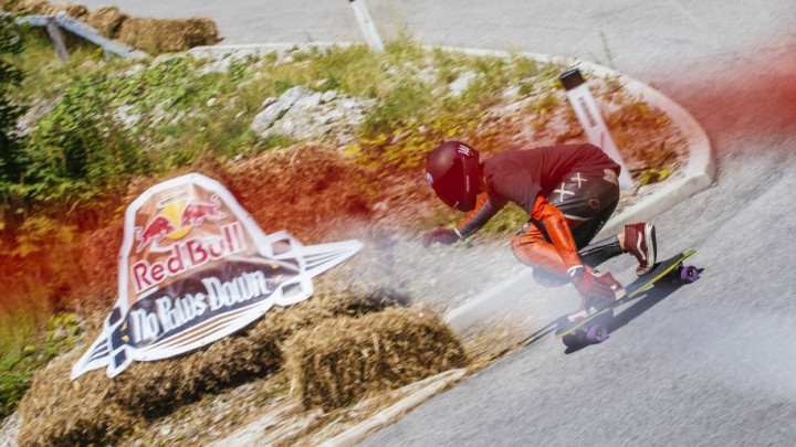80km/h na skateboardima niz planinsku cestu