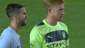 Pjanić odavno nije imao takvu podršku: Zastava BiH u centru pažnje na stadionu Barcelone