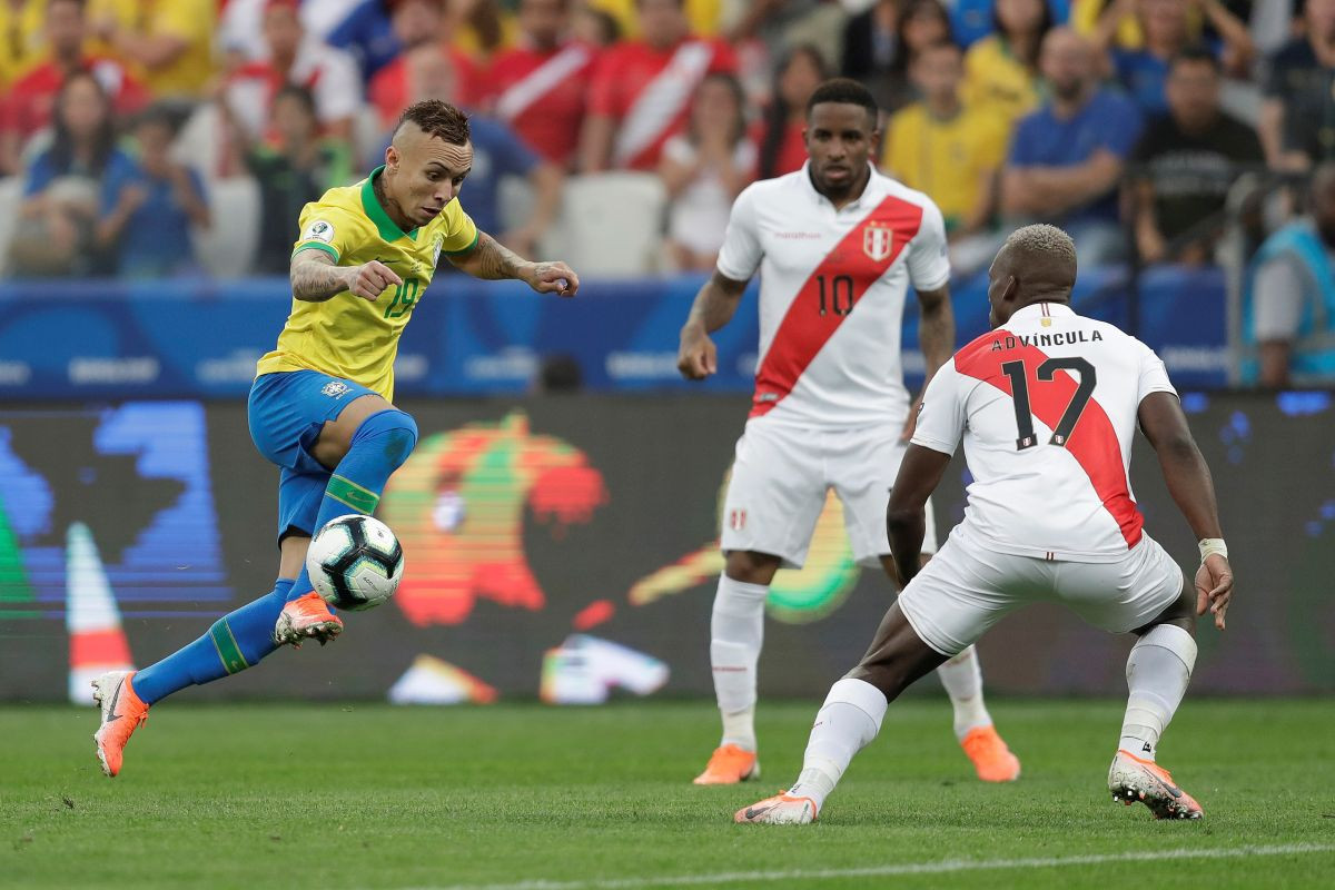 Karioke zaplesale Sambu protiv Perua