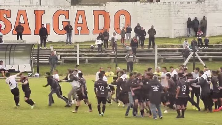 Brutalan obračun mladih fudbalera