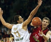 Tau u finalu, Teletović prvi skakač susreta