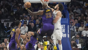 Kako je ovo moguće izvesti u 40. godini: LeBron James izveo najbolje zakucavanje sezone!