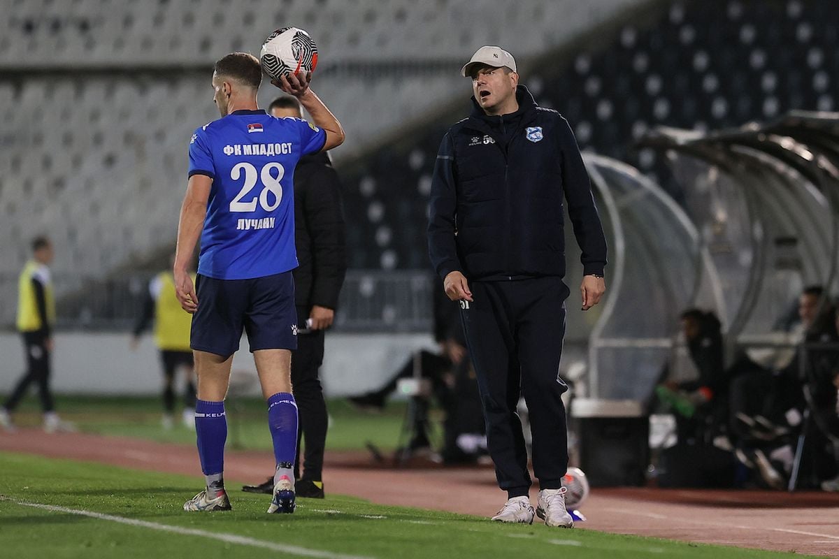 Dok je njegov tim razbijan na terenu Nenad Lalatović je morao biti u centru pažnje protiv Partizana Dok je njegov tim razbijan na terenu Nenad Lalatović je morao biti u centru pažnje protiv Partizana