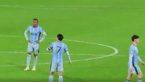 Ovakav kapiten se rađa jednom u 100 godina: Kamera snimila šta je Son tražio od saigrača