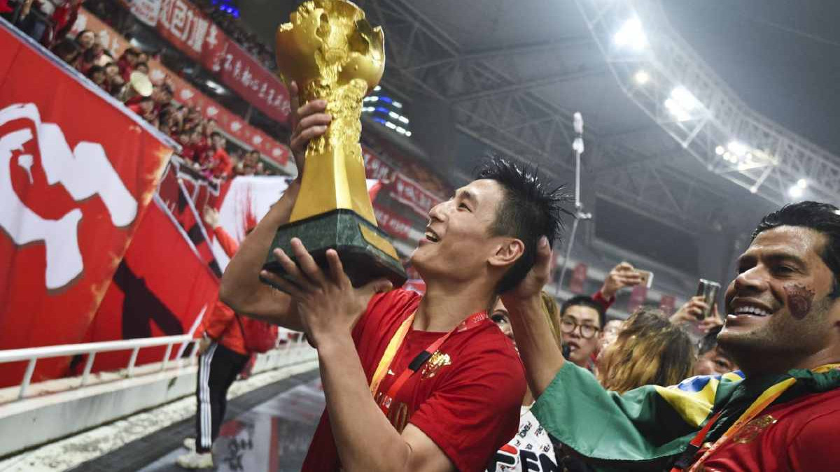 Najbolji kineski fudbaler stigao u La Ligu, ali će se načekati da debituje