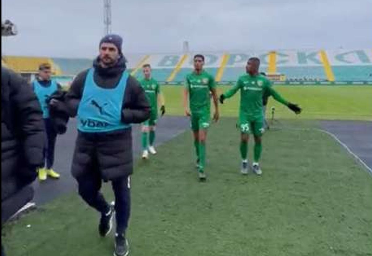 Na stadionu u Ukrajini upalile su se sirene za vazdužne napade, a reakcija igrača govori sve Na stadionu u Ukrajini upalile su se sirene za vazdužne napade, a reakcija igrača govori sve