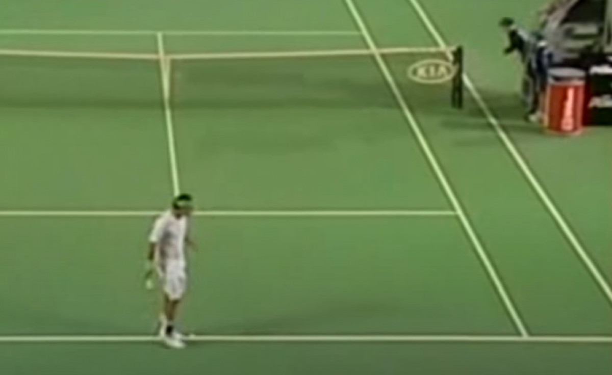 I Federer je znao pogoditi sakupljača loptica, ali i proći nekažnjeno