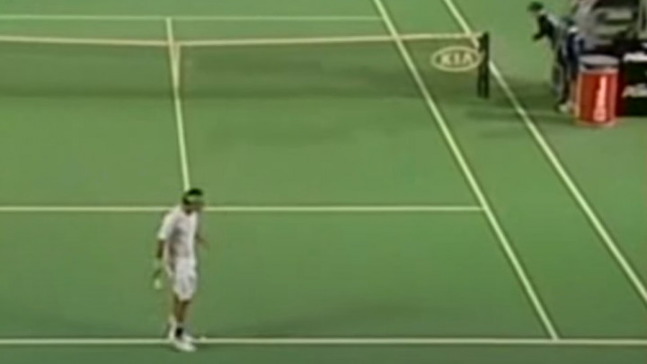 I Federer je znao pogoditi sakupljača loptica, ali i proći nekažnjeno