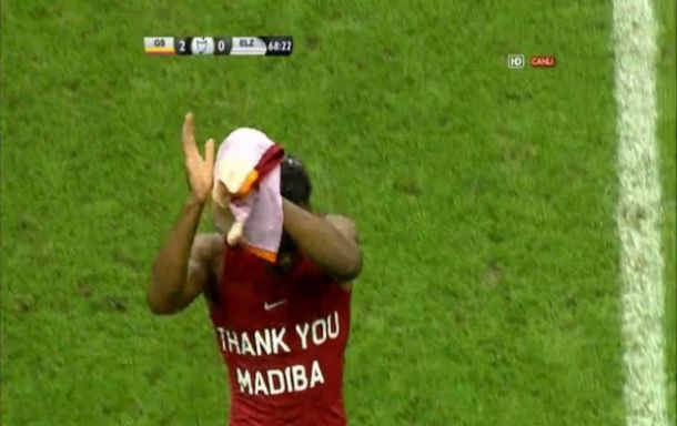 Drogba odao počast Nelsonu Mandeli Drogba odao počast Nelsonu Mandeli