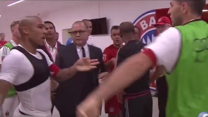 Guardiola i De Jong na ivici tuče u tunelu Allianz Arene