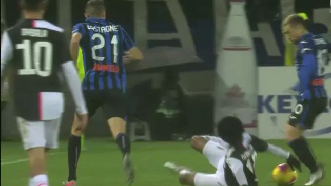 Opet bura na Apeninima i opet Juventus: Zašto VAR nije intervenisao?