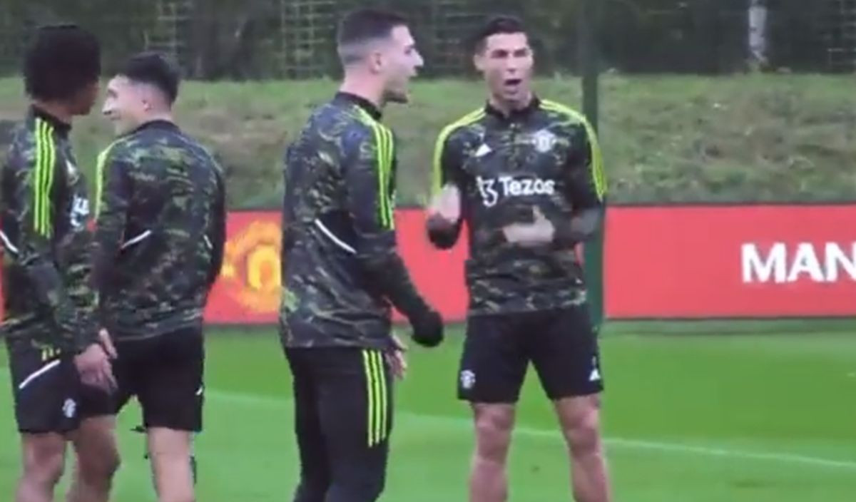 Kada već ne može slaviti postignute golove, Ronaldo ismijava saigrače na treningu Kada već ne može slaviti postignute golove, Ronaldo ismijava saigrače na treningu
