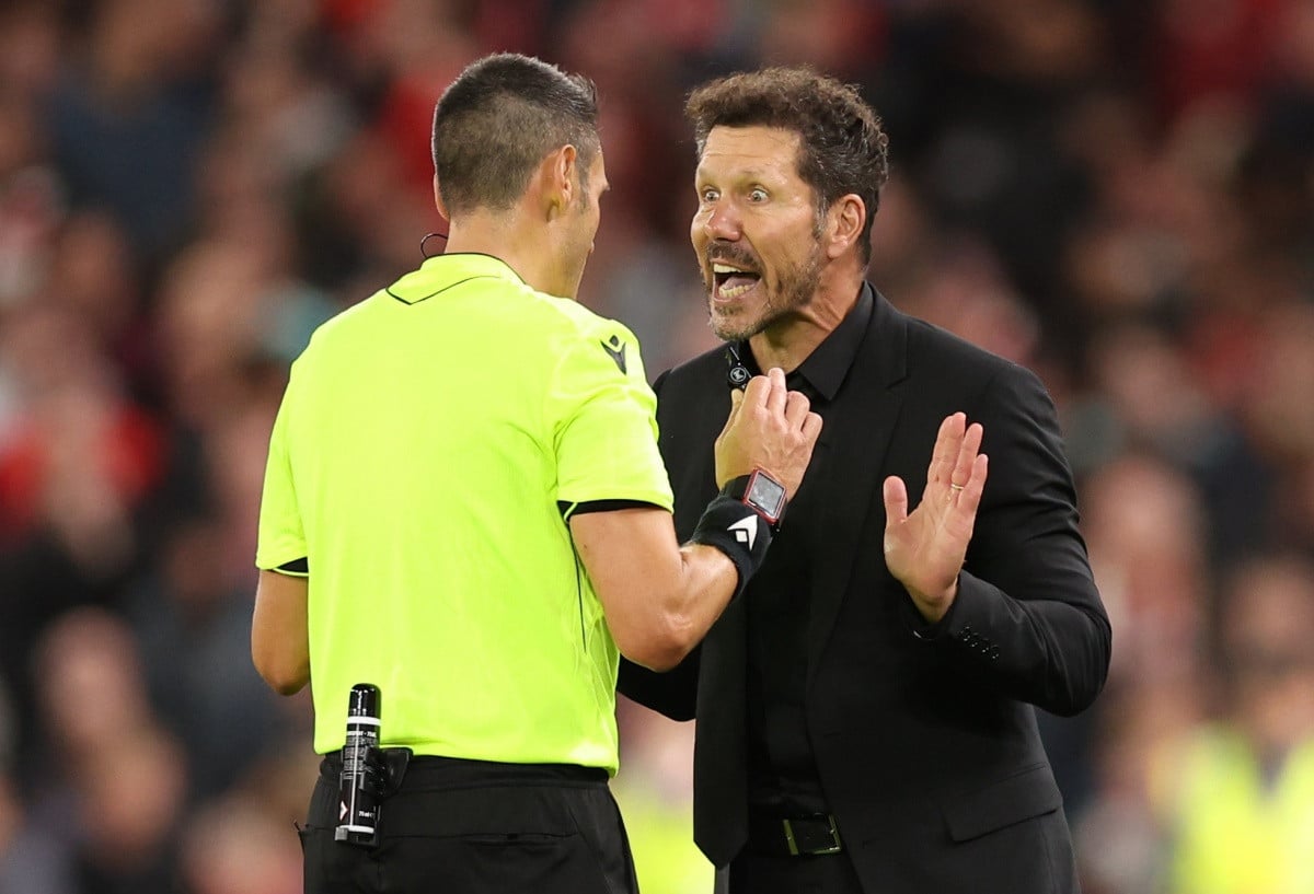 Diego Simeone i Liverpool optuženi od strane UEFA-e, trener pljunuo navijača na Anfieldu!