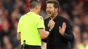 Diego Simeone i Liverpool optuženi od strane UEFA-e, trener pljunuo navijača na Anfieldu!