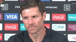 Dok je PSG razbijao Real na terenu Alonso ponižavao svoju zvijezdu, pa stao pred novinare