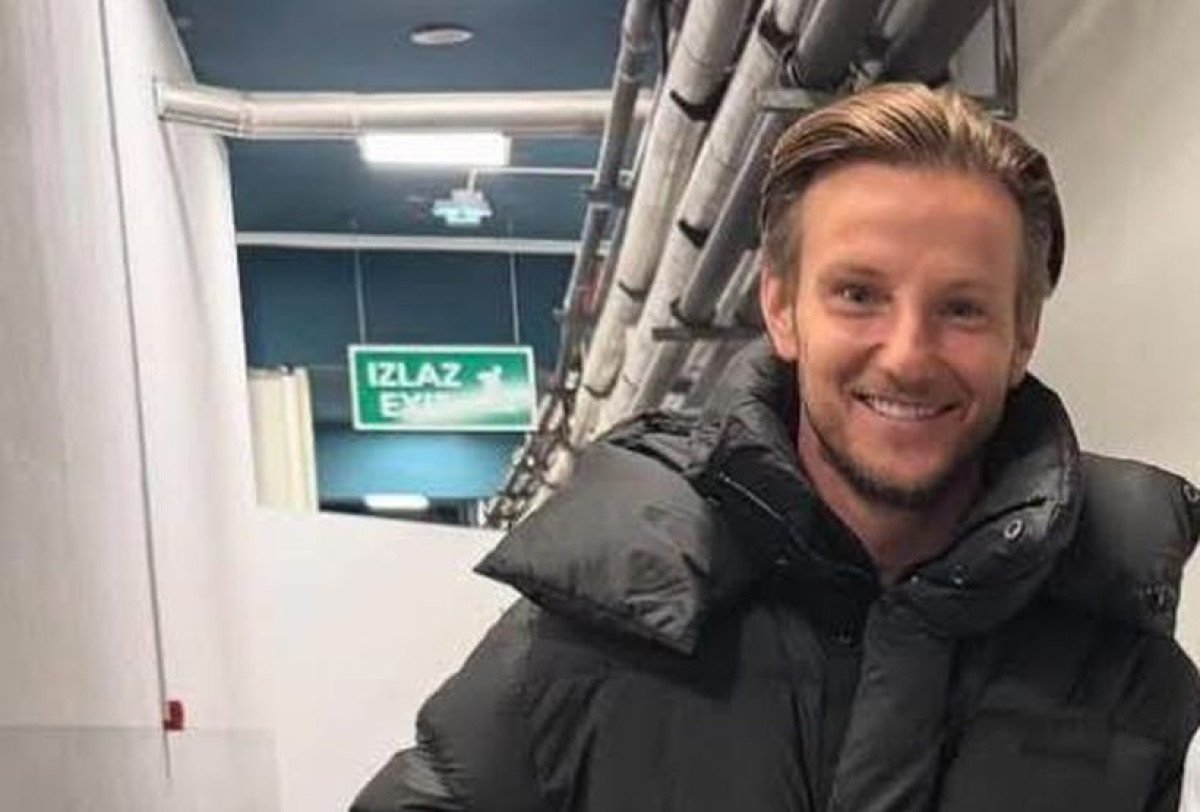 Rakitić čekao u tunelu Poljuda i od toliko zvijezda u Francuskoj baš njemu je dao dres Hajduka Rakitić čekao u tunelu Poljuda i od toliko zvijezda u Francuskoj baš njemu je dao dres Hajduka