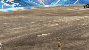 Sinoć zeleni ćilim, jutros oranica: Preko noći nestao travnjak najpoznatijeg stadiona na svijetu!