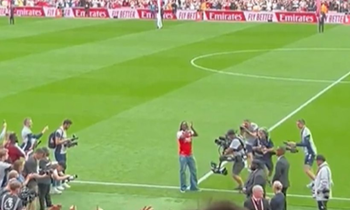 Emirates "eksplodirao", a utakmica nije ni počela: Navijači Arsenala će ovaj dan pamtiti dok su živi Emirates "eksplodirao", a utakmica nije ni počela: Navijači Arsenala će ovaj dan pamtiti dok su živi