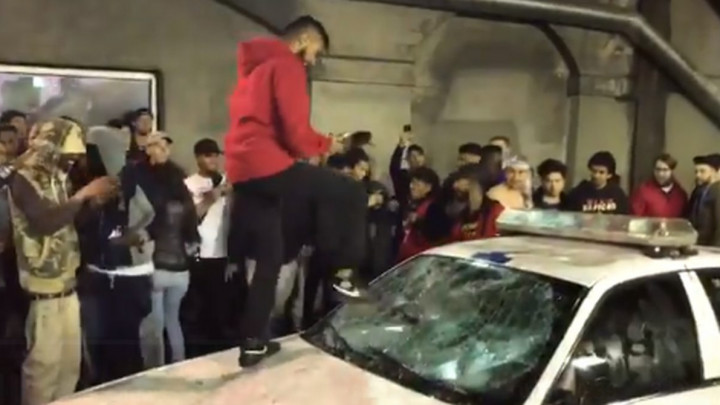 Proslava u Torontu se otela kontroli: "Navijači" razbijali policijske automobile