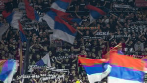 Sukob na tribinama Partizana: Tuča izbila nakon transparenta „Studenti IN, Vučić OUT“