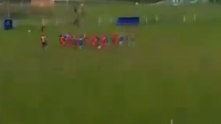Kompletno selo jurilo protivničkog navijača
