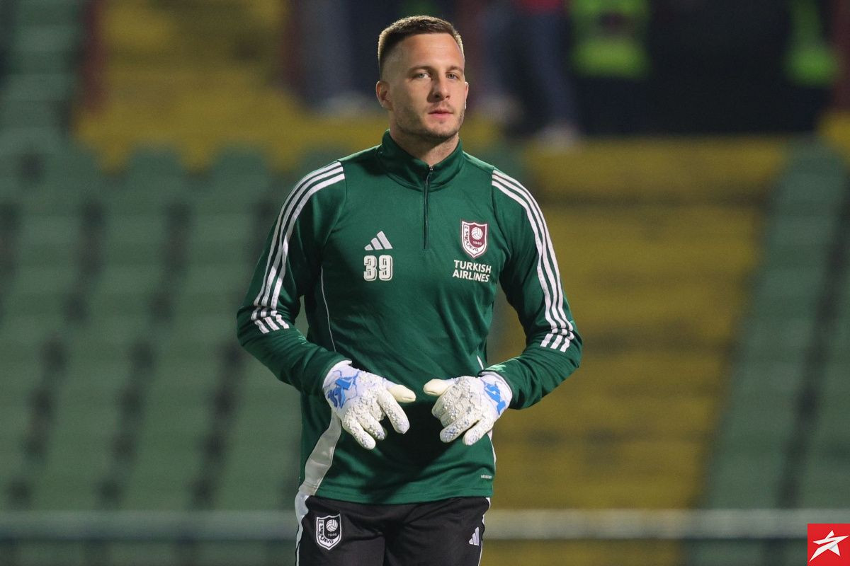 Lovre Rogić se oglasio na Instagramu i emotivnom porukom oprostio od navijača FK Sarajevo Lovre Rogić se oglasio na Instagramu i emotivnom porukom oprostio od navijača FK Sarajevo