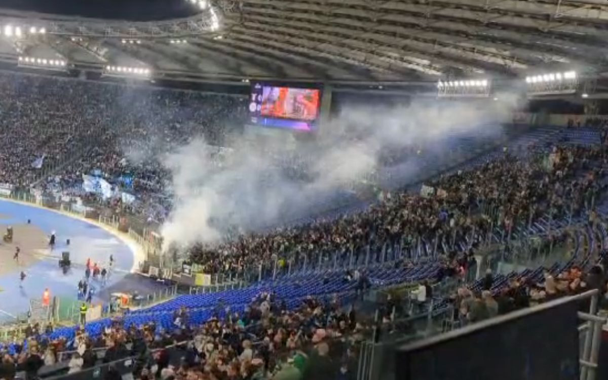 Haos na meču Lige prvaka: "Zabranjeni" su izvisili zastavu koju nisu smjeli i počeo je navijački rat Haos na meču Lige prvaka: "Zabranjeni" su izvisili zastavu koju nisu smjeli i počeo je navijački rat